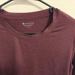 Athleta In Motion Seamless Long Sleeve Top in Burgundy Heather Small